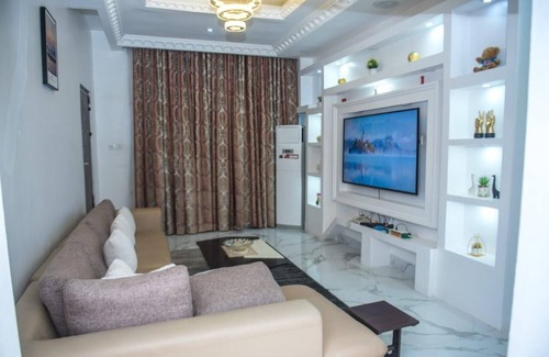 Ibadan Apartment | Mondeestars Luxury Home is 15 minutes drive to the shopping c