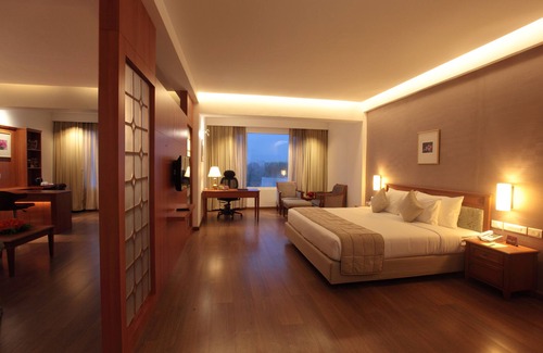 Palarivattom Hotel | Monsoon Empress