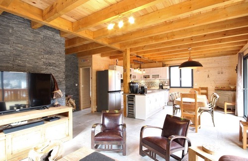 Mont-Dore Ski Chalet | Mont-Dore: Splendid 5-Bedroom Chalet with Terrace, Double Garage, and WiFi
