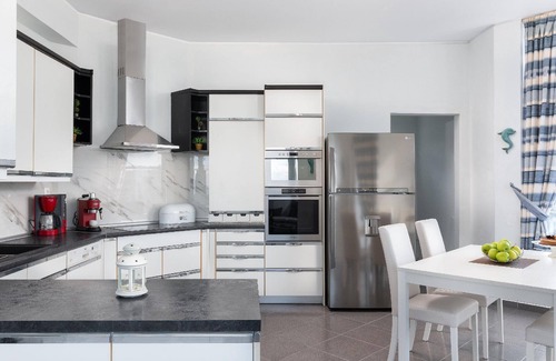 Petaloudes House | Monte Smith Luxury Villa