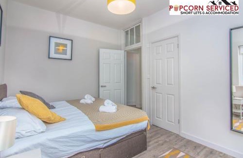 High Wycombe Apartment | Monthly OFF - 6 Guest - 4 Beds - Free Parking by Popcorn Serviced Short Lets & Accommodation High Wycombe