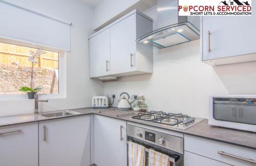 High Wycombe Apartment | Monthly OFF - 6 Guest - 4 Beds - Free Parking by Popcorn Serviced Short Lets & Accommodation High Wycombe