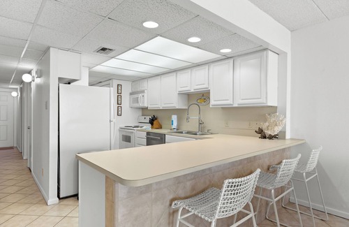 South Padre Island Condo | Monthly rentals at the Breakers Condo - 3rd floor overlooking the Gulf of Mexico