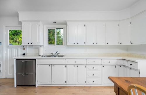 Craigleith House | Monthly rental - newly renovated waterfront property