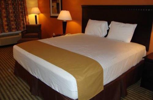 Leesville Hotel | Montigo Inn