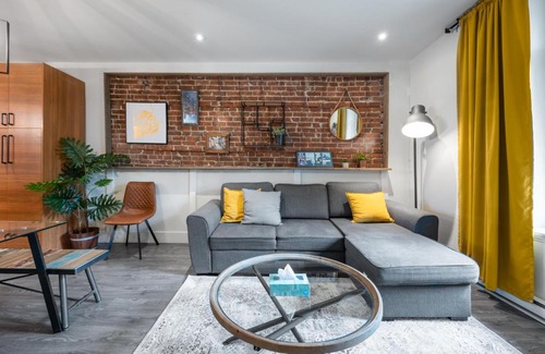 Plateau Mont Royal Apartment | Montreal Styled 2 BR Apartment on St-Denis Street