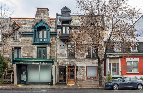 Plateau Mont Royal Apartment | Montreal Styled 2 BR Apartment on St-Denis Street