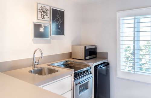 Norma Triangle Hotel | Montrose at Beverly Hills