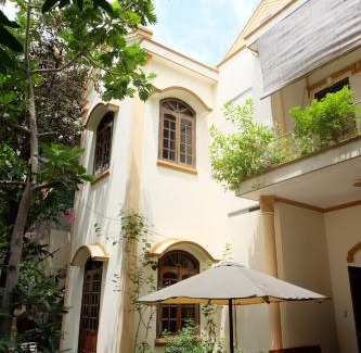 Tran Phu Beach Apartment | Moon house tropical garden - West side