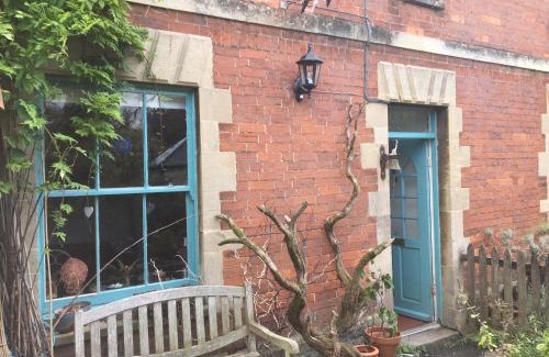 Glastonbury House | Moon in the Apple Tree