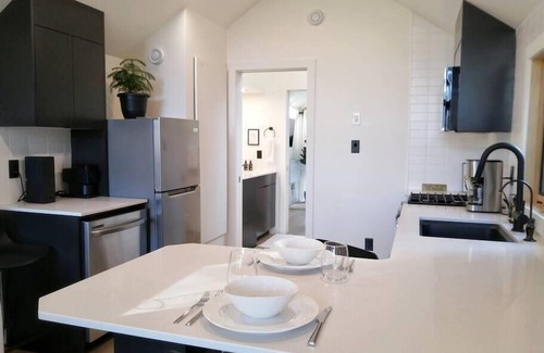 East Kootenay Cabin | Moon Lookout, Tiny Home Mountain Escape on Acreage