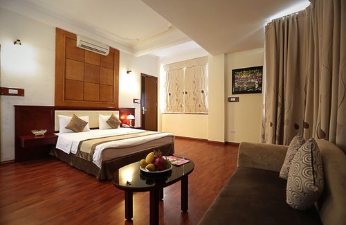 Truc Bach Hotel | Moon View Hotel