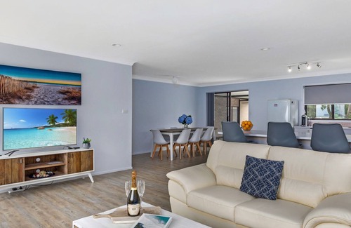 Huskisson House | Moona Beach House by Experience Jervis Bay