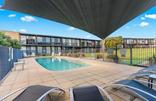 Fingal Apartment | Moonah Links Apartments - Fairway Views, Golf, Hot Springs