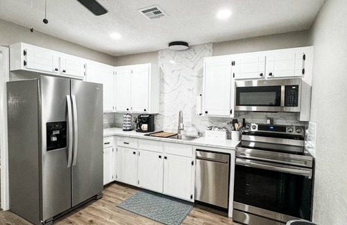 Cache House | Moonlight Mountains: New/Remodeled, Clean 4BR Home Near Fort Sill, Wichita Mts