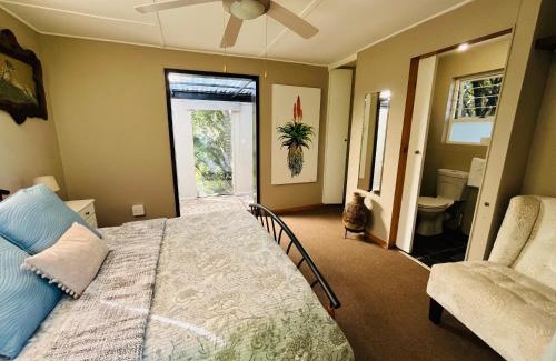 Knysna Apartment | Moonriver Cottage, Prime Lagoon Views & Solar Power