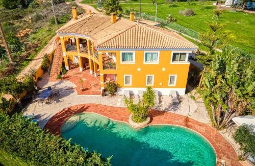Albardeira House | Moonshine Guest House with private studios and private cottage