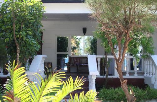 Uroa Hotel | Moonshine Uroa Boutique Hotel