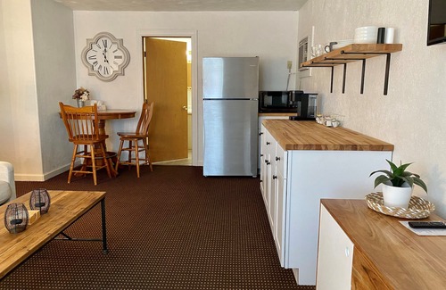 Cody Hotel | Moose Creek Lodge & Suites