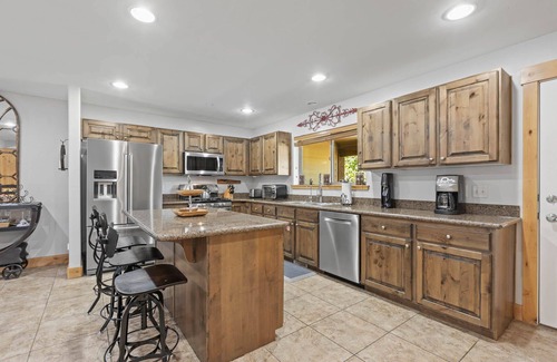 Bear Hollow Village House | Moose Management at Bear Hollow 5667: Pvt Hot Tub, BBQ, PS4, Fireplace, 5min to
