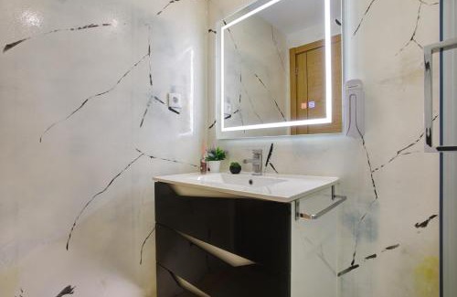 Nossa Senhora das Misericordias House | Moradia Dos Castelos Azul