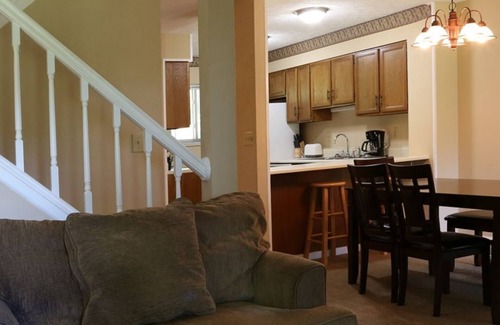 Cheat Lake House | Morgantown Cozy 2BR Townhouse for Weekend Getaway