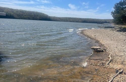 Kaiser Apartment | Most Exquisite View on the Lake! USA Themed fun condo! Host dedicated to creating your next memorable vacation!