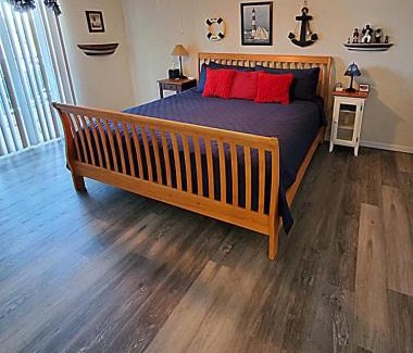 Kaiser Apartment | Most Exquisite View on the Lake! USA Themed fun condo! Host dedicated to creating your next memorable vacation!