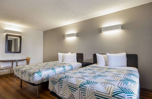 Beaumont Hotel | Motel 6 Beaumont, TX