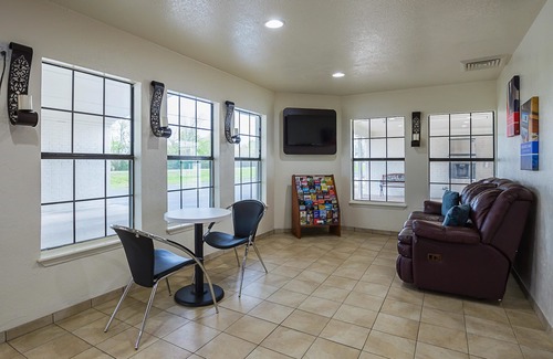 Madisonville Hotel | Motel 6 Madisonville, TX