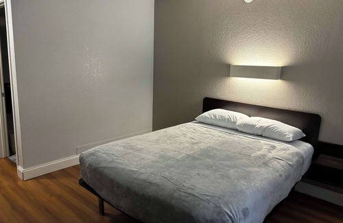 Northwest Pensacola Hotel | Motel 6 Pensacola, FL - Airport West