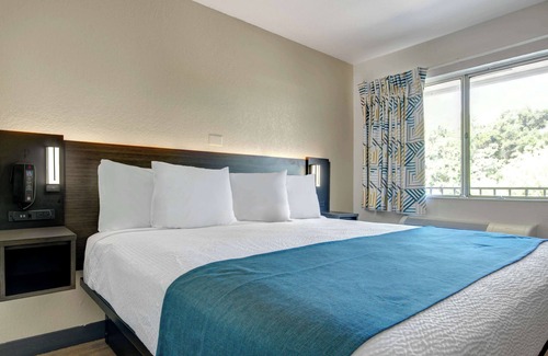 Venice Hotel | Motel 6 Venice, FL