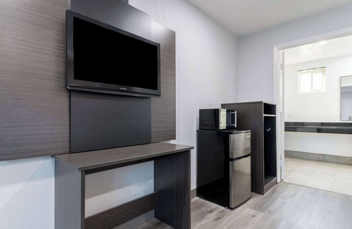 Willows Hotel | Motel 6 Willows, CA