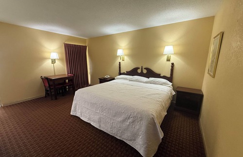 Marksville Hotel | Motel Masquerade