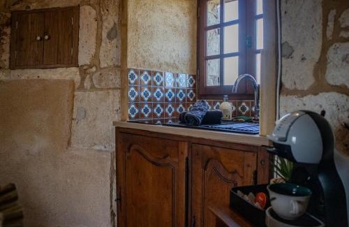 Roquecor Apartment | Moulin à vent restauré et classé meublé de tourisme