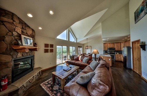 Tabernash House | Mountain Bliss | 3 BR Retreat W/Views + Hot Tub