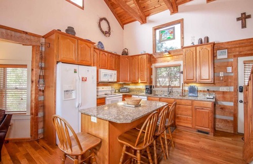 Foscoe Cabin | Mountain Cabin with Comfortable Accommodations