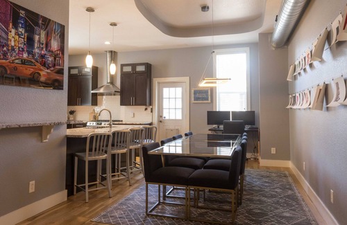 Whittier House | Mountain & City Views, Rooftop Patio, Pets Stay Free, On-Site 400sqft Gym Option