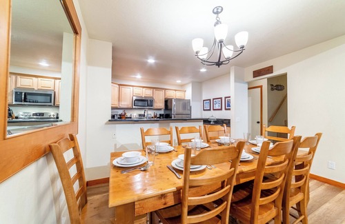 Mammoth Lakes Condo | Mountain Condo, Walk to Shops, Pool & Spa 359