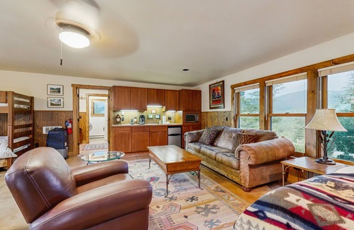 Estes Park Cabin | Mountain getaway with separate bunkhouse, deck, & trail access