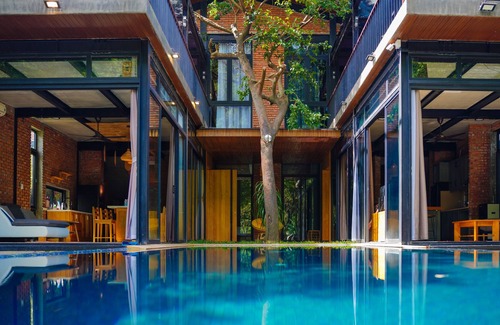 Tho Quang Beach Villa | Mountain infinity pool