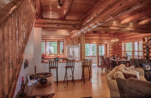 Carbondale House | Mountain Log Cabin in private neighborhood on Crystal River w/On Site Fishing