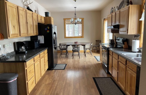 Deadwood Cabin | Mountain Meadow View