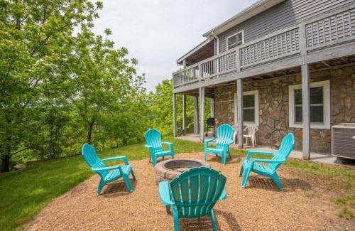 Lansing House | Mountain Top Lodge with Views - Hot Tub, River Access, 15 Mins to West Jefferson