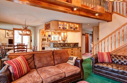 Four O'Clock House | Mountain townhome just minutes to all Breckenridge has to offer!