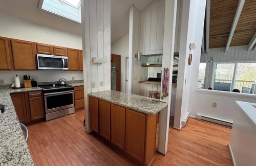 Campton House | Mountain Treehouse Escape