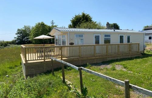 Caergeiliog House | Mountain View Lodge 2