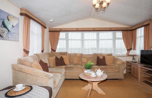 Caergeiliog House | Mountain View Lodge 2