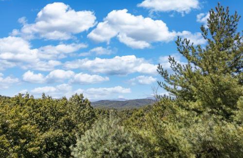 Lenoir House | Mountain View Retreat