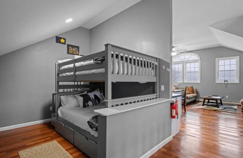 Danbury Apartment | Mountain View Suite